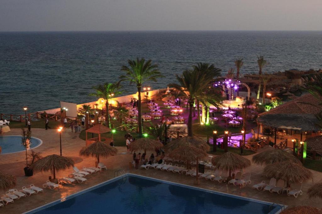 Sawary Beach Hotel Батрун Екстер'єр фото