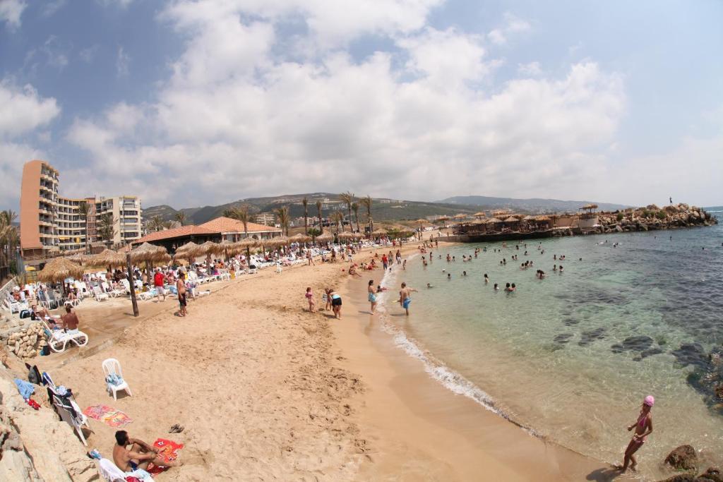 Sawary Beach Hotel Батрун Екстер'єр фото