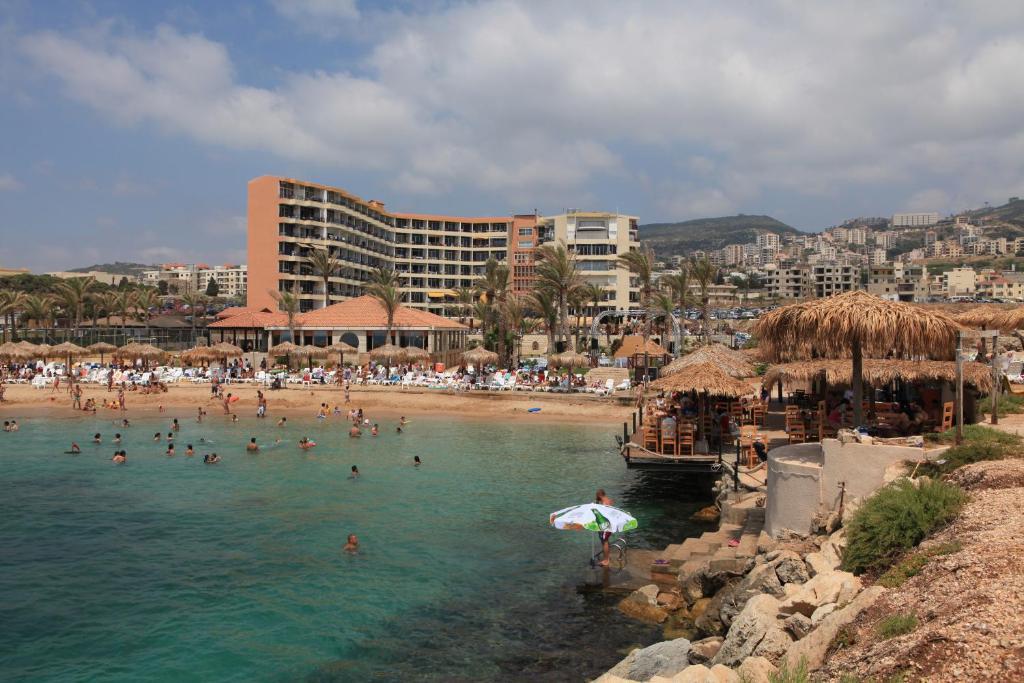 Sawary Beach Hotel Батрун Екстер'єр фото