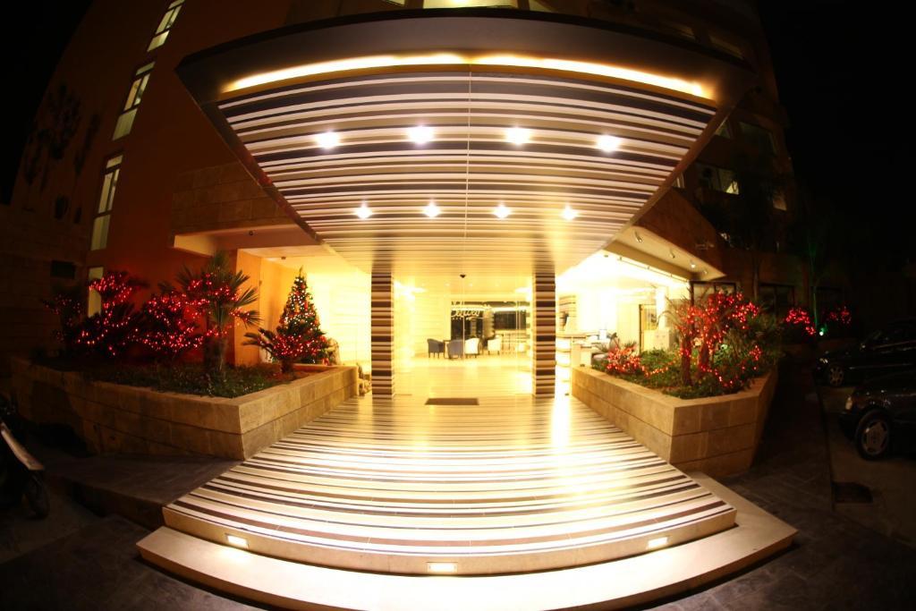 Sawary Beach Hotel Батрун Екстер'єр фото
