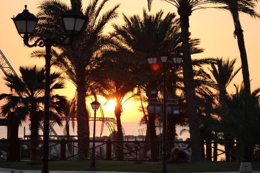Sawary Beach Hotel Батрун Екстер'єр фото