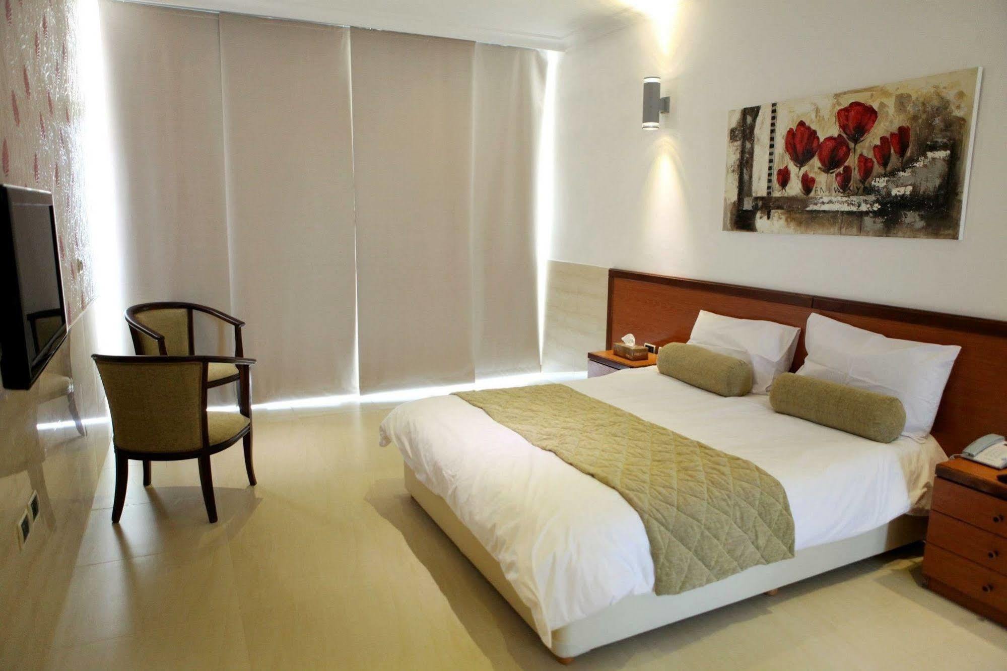 Sawary Beach Hotel Батрун Екстер'єр фото