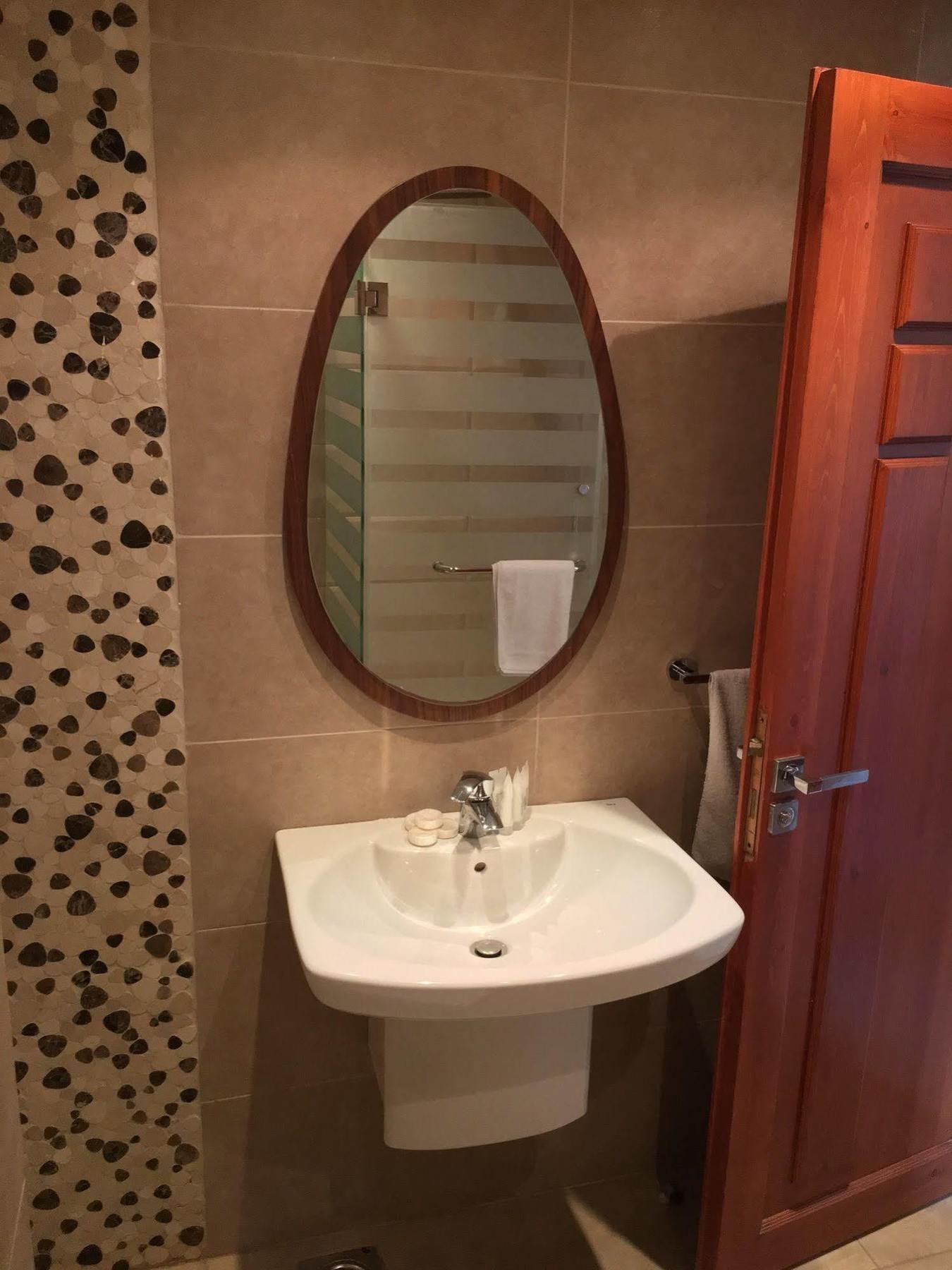Sawary Beach Hotel Батрун Екстер'єр фото