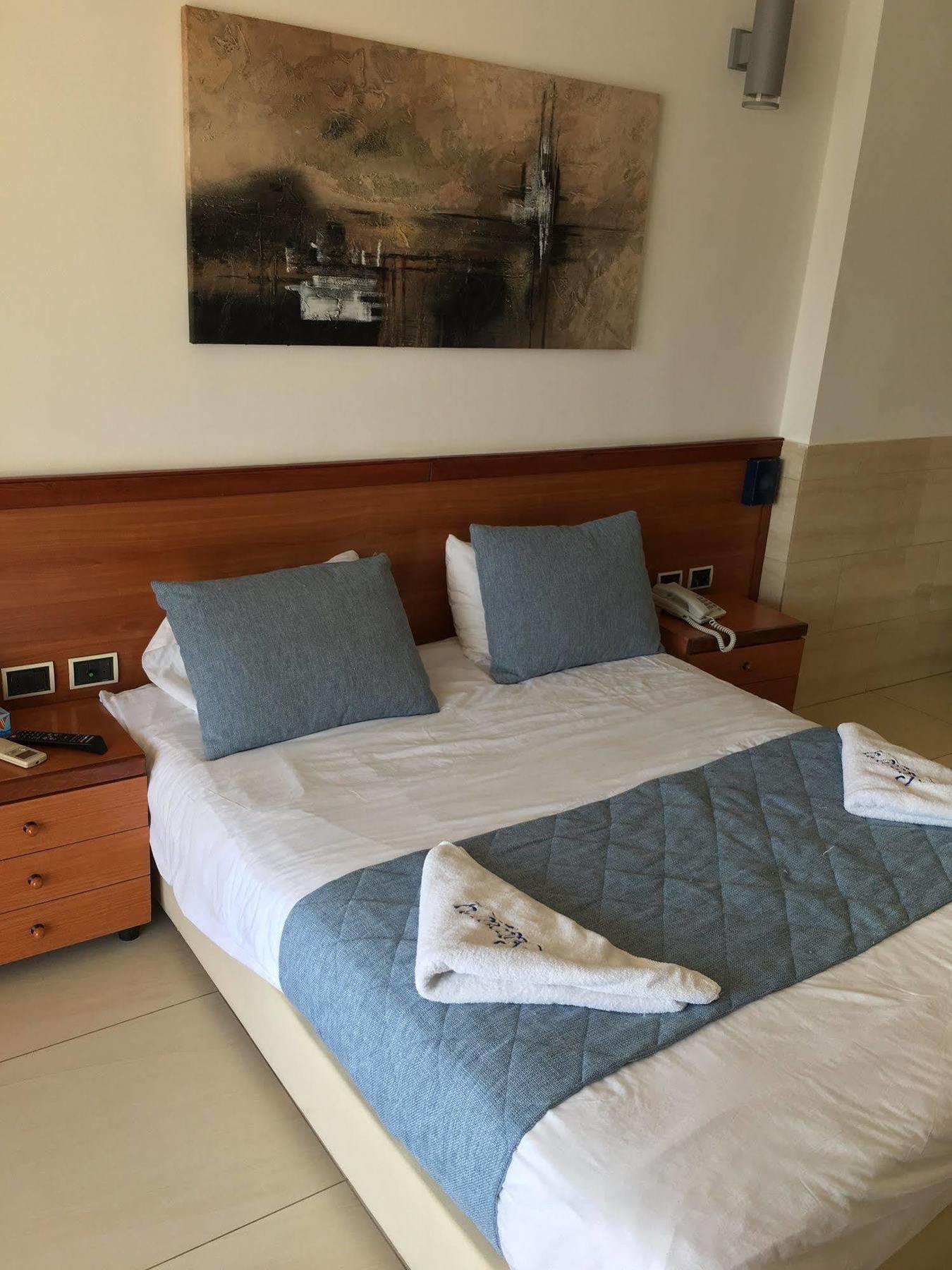 Sawary Beach Hotel Батрун Екстер'єр фото